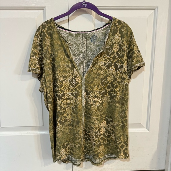 Anthropologie Tops - Anthropologie Green and Cream Patterned Tee